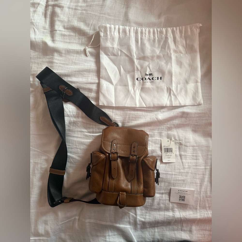Coach Hitch 13 in saddle brown, Like new.